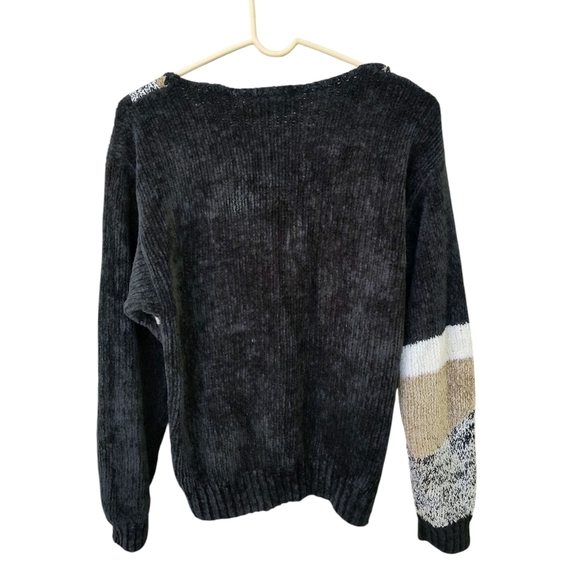 Vintage Geometric Sweater - Black, Beige, White - Picture 3 of 4